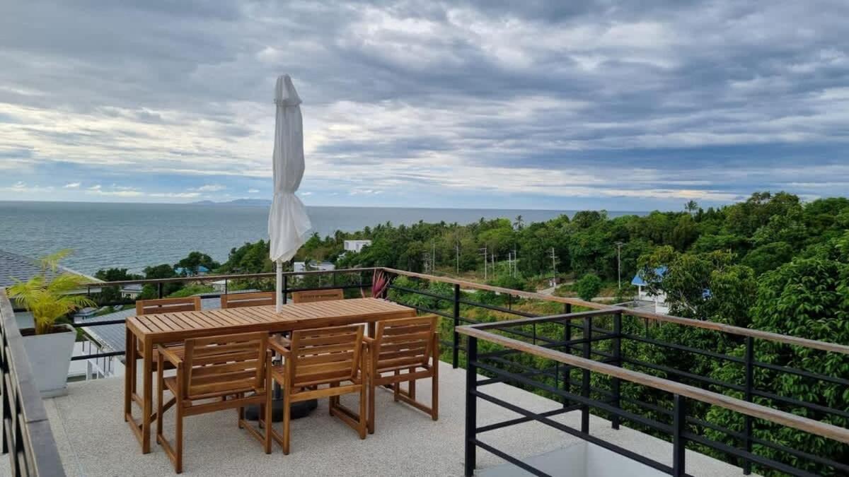 Sunset Rooftop With Pool 180 Seaview